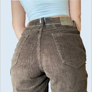 ✴️SOLD✴️VINTAGE Brown Corduroy High Waisted
